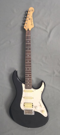 Yamaha Pacyfica 012 Black Gitara Elektryczna